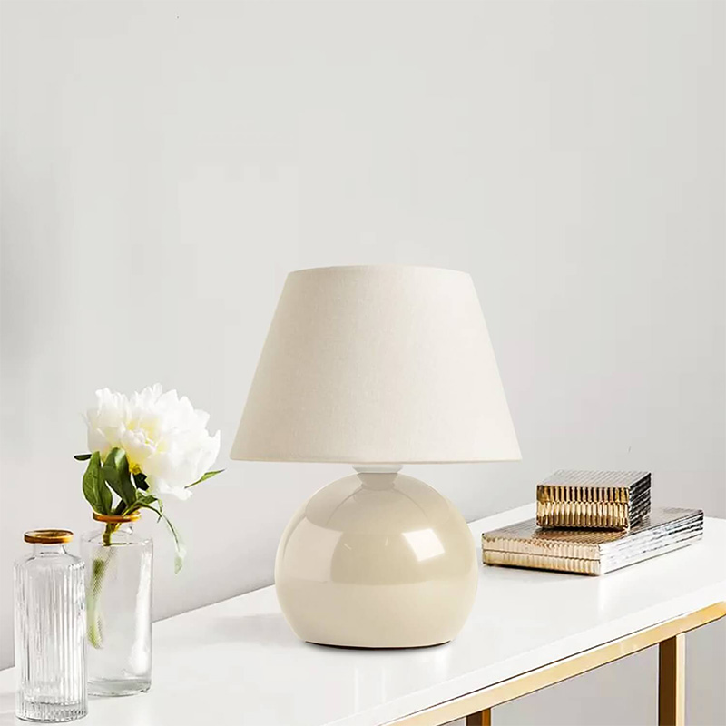 Φωτιστικό επιτραπέζιο E27 μεταλλικό - ύφασμα χρώμα κρεμ Ø22x30εκ. 2